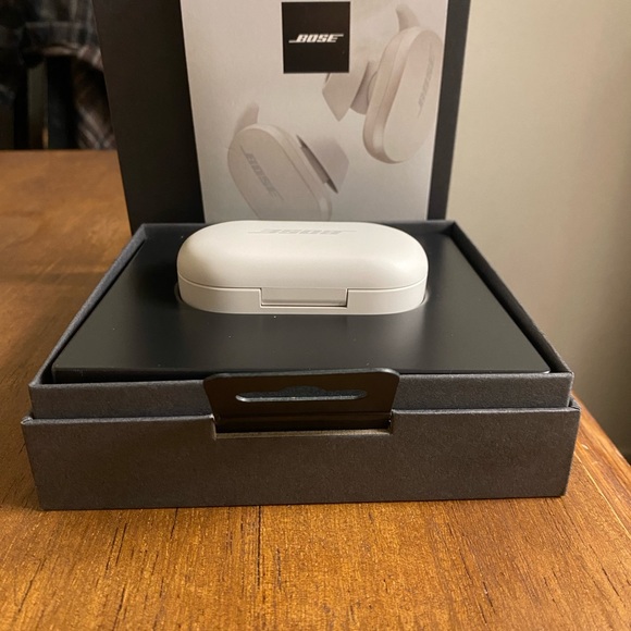 Bose Quiet Comfort Earbuds - Picture 3 of 4